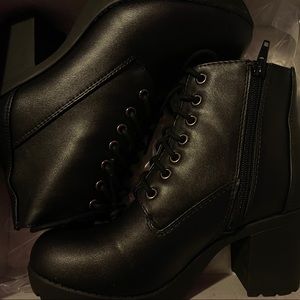 Heeled chelsea boots